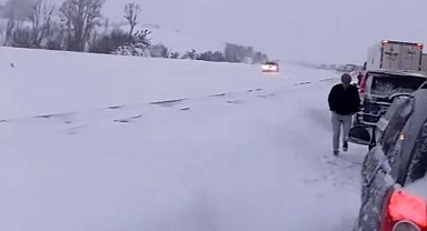 Bolu'da kar nedeniyle kapanan Gerede-Karabük yolu ulaşıma açıldı