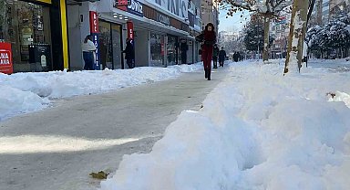 Bolu'da yollar buz tuttu, vatandaşlar zor anlar yaşadı