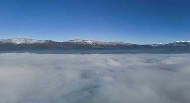 Bolu'nun karlı dağlarında sis güzel görüntü oluşturdu