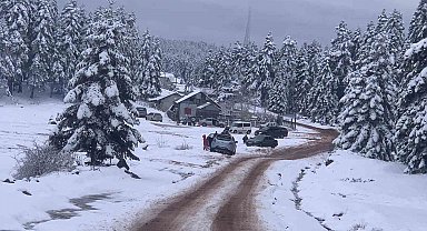 Bolu'nun yükseklerinde kar kalınlığı 10 santimetreye ulaştı