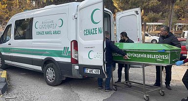 Boşandığı eşi tarafından öldürülen kadının cenazesi morga kaldırıldı
