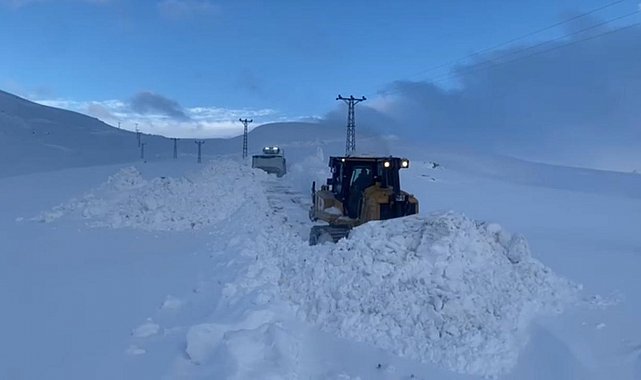Böyle kar görülmedi: Kalınlık dozeri aşıyor