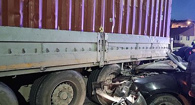 Bozüyük'te otomobil, park halindeki tıra arkadan çarptı: 1 ölü, 1 yaralı