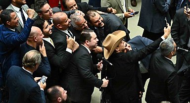 Brezilya'da darbe teşebbüsü suçundan hapis yatan Bolsonaro'nun ceza süresini düşüren tasarı onaylandı