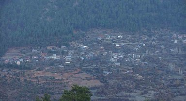 Bu köyde güneş ancak saat 12.30'da görülebiliyor