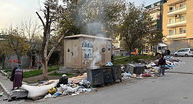 Buca'da park manzaralı çöp dağları