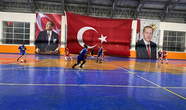 Bulanık'ta 'Kurumlar Arası Futsal Turnuvası' başladı