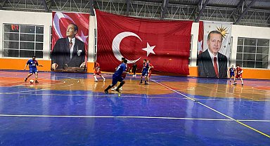 Bulanık'ta 'Kurumlar Arası Futsal Turnuvası' başladı