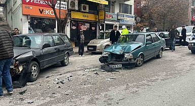 Burdur'da 2 Tofaş çarpıştı: 1 yaralı