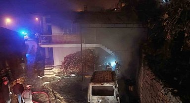 Burdur'da evde çıkan yangın hafif ticari araca sıçradı