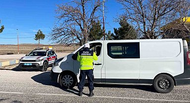 Burdur'da jandarmadan trafik denetimi: 502 araç ve sürücüsüne para cezası