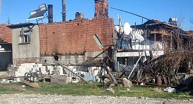 Burdur'da kalorifer kazanın patladı, ev kullanılmaz hale geldi