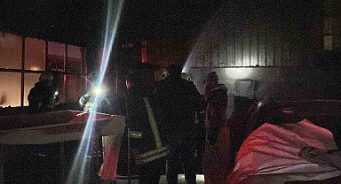 Burdur'da oto boyama atölyesinde çıkan yangın korkuttu