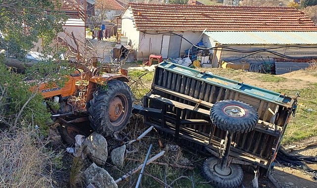 Burdur'da otomobille çarpışan traktör devrildi: 3 yaralı