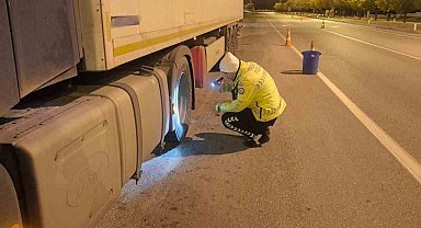Burdur'da yük taşıyan araçlara yönelik denetimde 25 araç ve sürücüsüne idari ceza