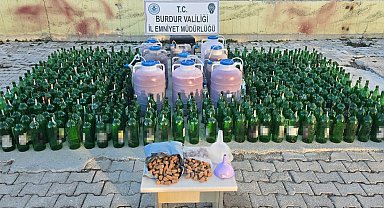 Burdur'da yüzlerce litre kaçak alkol ele geçirildi