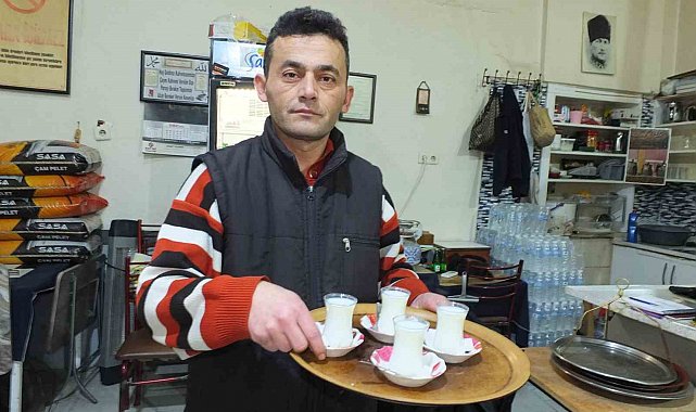Burhaniye'de kahvehanelerde çay yerine süt içiliyor