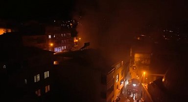 Bursa'da apartmanın deposunda çıkan yangın paniğe neden oldu: 1 kişi hastaneye kaldırıldı