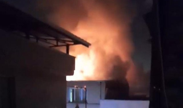 Bursa'da çatı yangını mahalleyi ayağa kaldırdı