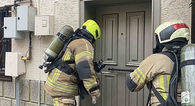 Bursa'da ev yangını: İtfaiyenin hızlı müdahalesiyle akvaryumdaki balıklar kurtarıldı