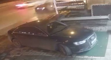 Bursa'da gece yarısı kaza anı kamerada : 1'i ağır 4 yaralı