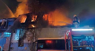 Bursa'da iş yeri yangını: Alevler çevredeki işletmelere sıçradı