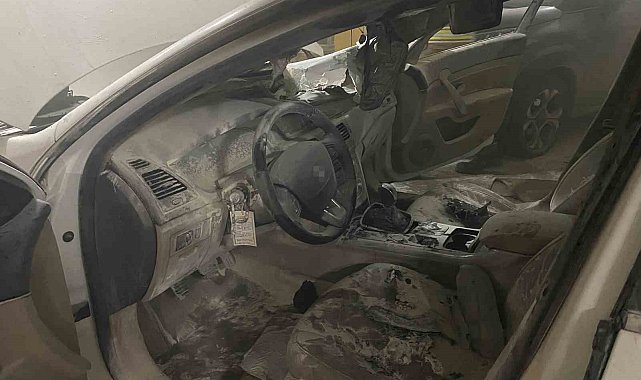 Bursa'da kapalı otoparkta yanan otomobil paniğe neden oldu