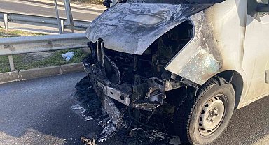 Bursa'da minibüs yangını: BUSKİ Ekipleri yangının büyümesini önledi