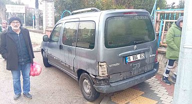 Bursa'da otomobil hafif ticari araca çarptı: 2 yaralı