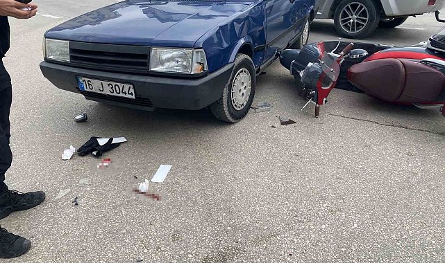 Bursa'da otomobile çarpan motosikletli ağır yaralandı