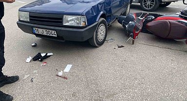 Bursa'da otomobile çarpan motosikletli ağır yaralandı