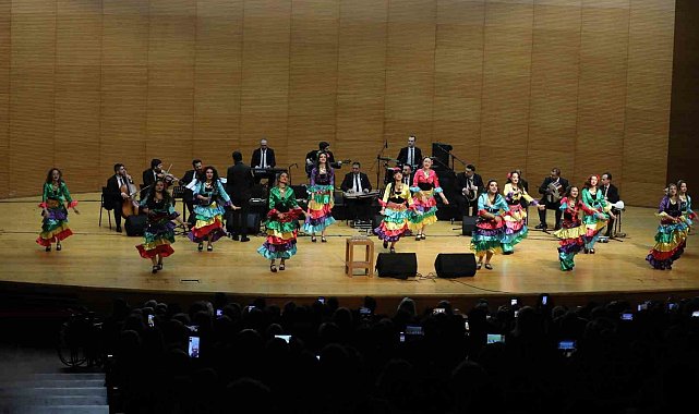 Bursa'da "Balkan ve Roman Gecesi" coşkusu