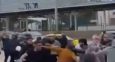 Bursa'da savaşı andıran kavga kamerada: Kimi kaskını miğfer yaptı, kimi sopayı kılıç gibi kullandı