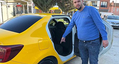 Bursalı taksici yaşlı çiftin araçta unuttuğu 5500 Euro'yu teslim etti