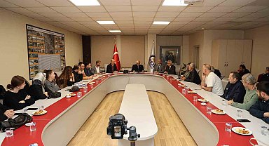 Büyükgöz, yıkım kararı alınan binanın mülk sahipleriyle bir araya geldi