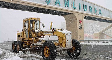 Büyükşehir Belediyesi 235 ekiple karla mücadeleyi sürdürdü