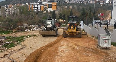 Büyükşehir Belediyesi, Kuşadası'nın yollarını yenilemeyi sürdürüyor
