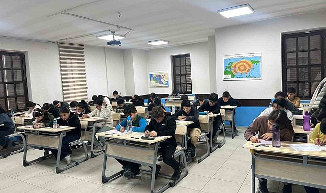 Büyükşehir Eğitim Merkezlerinde yapılan deneme sınavına bin 350 öğrenci katıldı