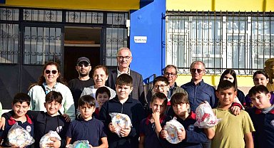 Büyükşehir'den okullara spor ekipmanı desteği