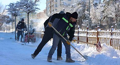 Büyükşehir'in kar timleri işbaşında