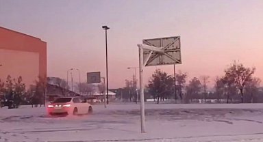 Buz üstünde drift kameraya yansıdı