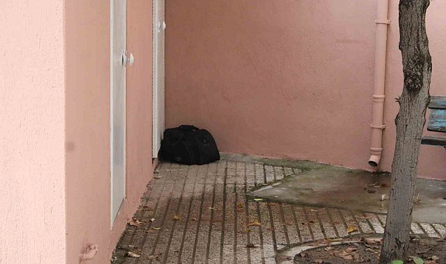 Camii avlusunda şüpheli çanta paniği