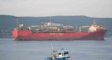 Çanakkale Boğazı'ndan yüzer üretim, depolama ve boşaltma gemisi geçti