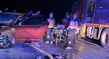 Çanakkale'de 2 otomobil çarpıştı: 5 ölü, 1 yaralı