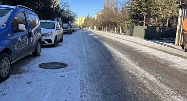 Çankaya'da yollar buz pistine döndü