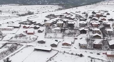 Çankırı'nın yüksek kesimlerinde kar yağışı etkili oluyor
