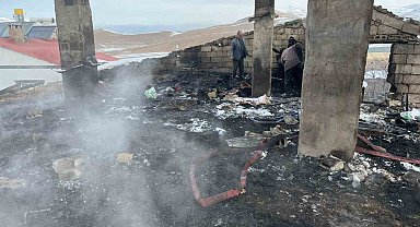 Çatak'ta çatı yangını: 2 kişi dumandan etkilendi