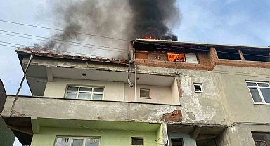 Çatı katı alev topuna döndü