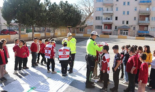 Çayırlı'da öğrencilere trafik güvenliği eğitimi