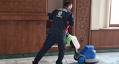 Çayırova'da cuma vaazı sırasında içeriye köpek giren cami dezenfekte edildi